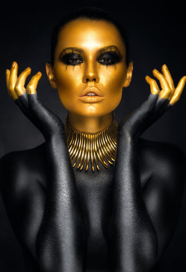ToF Behang vrouw in gouden en zwarte kleuren