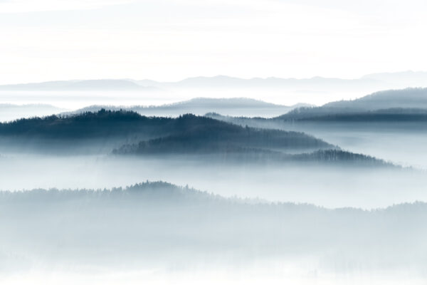 ToF Fotobehang bergen in de mist