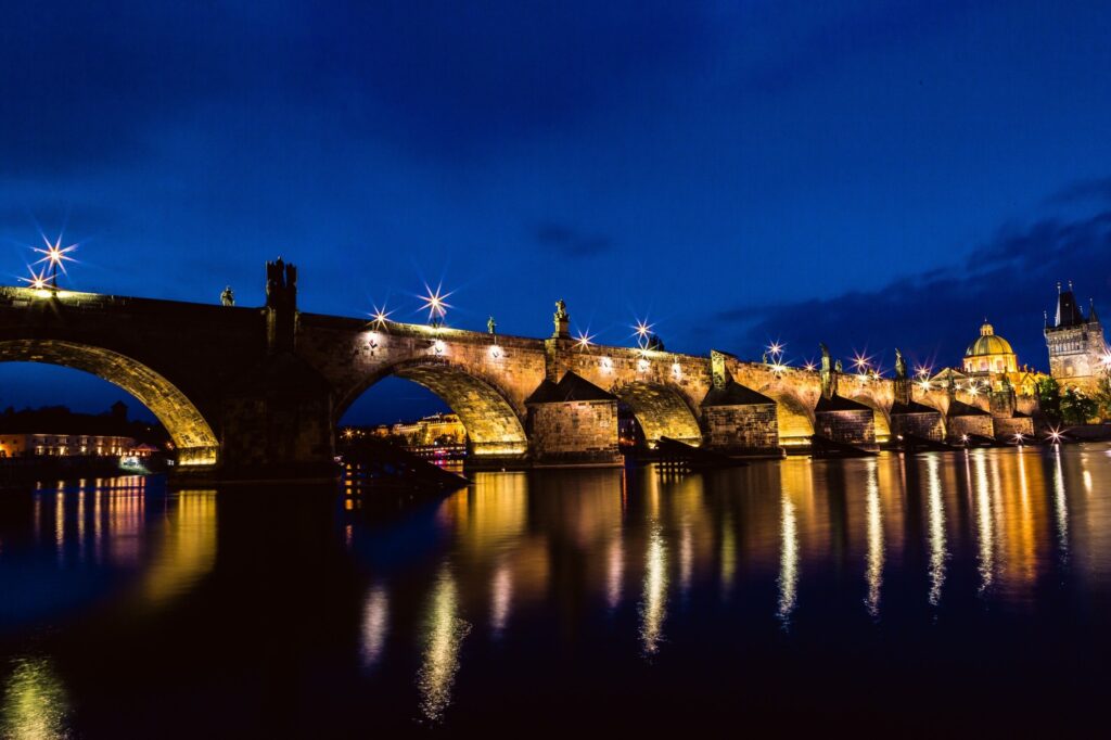 ToF Fotobehang stad Praag Karelsbrug bij nacht