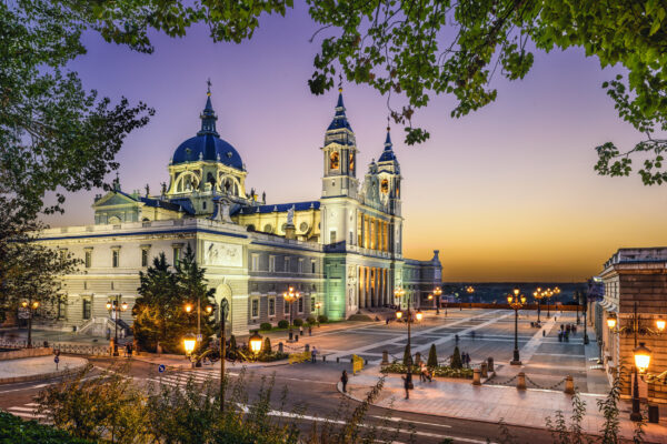 ToF Fotobehang gebouwen kathedraal Almudena in Madrid