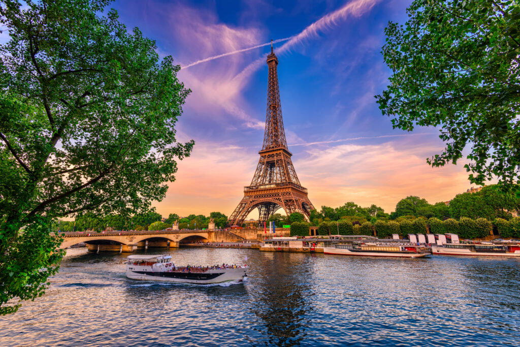 ToF Fotobehang Parijs Eiffeltoren roze lucht