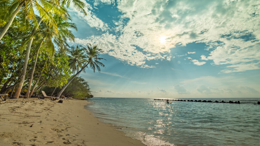 ToF Fotobehang strand met zonnestralen