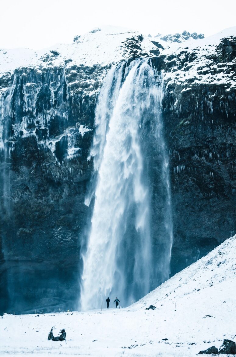 ToF Fotobehang natuur stromende waterval in blauwtinten