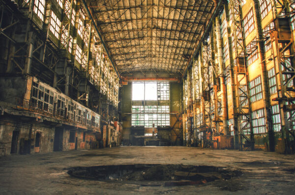 ToF Fotobehang industrieel interieur van een oud fabrieksgebouw