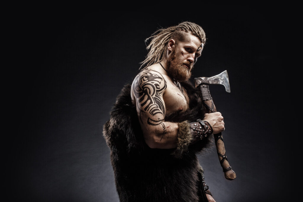 ToF Fotobehang mensen Viking met bijl en tattoo