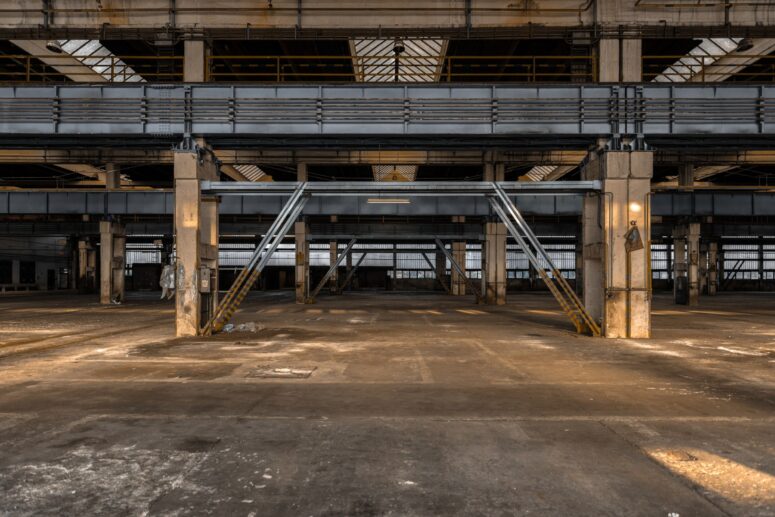 ToF Fotobehang industrieel oude grote fabriekshal