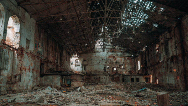 ToF Fotobehang industrieel geruïneerde en verlaten grote griezelige industriële fabriek