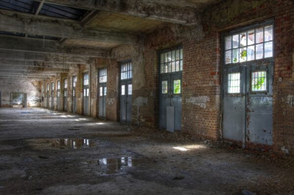 ToF Fotobehang industrieel hal met oude ramen