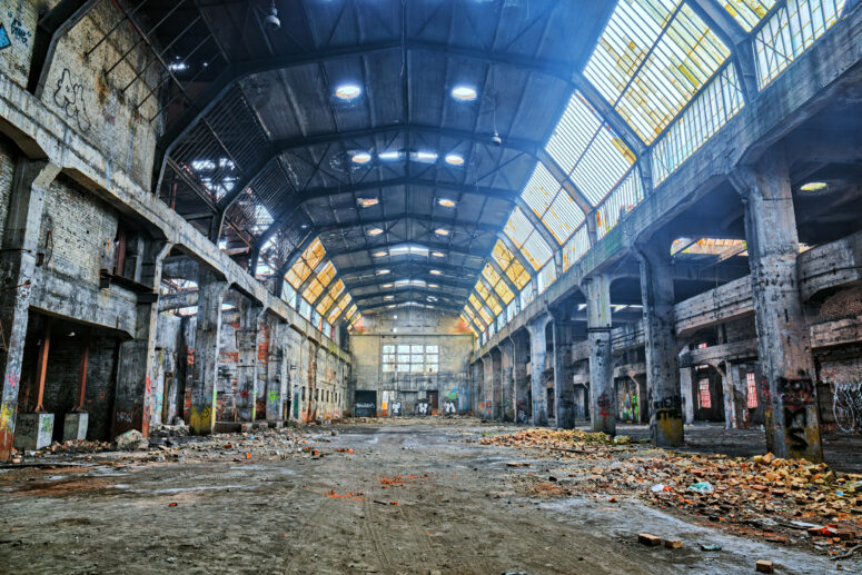 ToF Fotobehang industrieel verlaten en vervallen hal