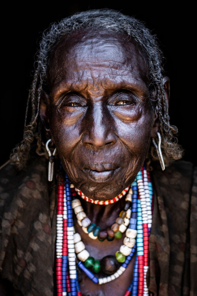 ToF Fotobehang cultuur portret van oude vrouw van Arbore-stam, Ethiopië