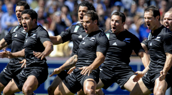 ToF Behang sport Nieuw-Zeelandse rugbytea die de maori haka opvoeren