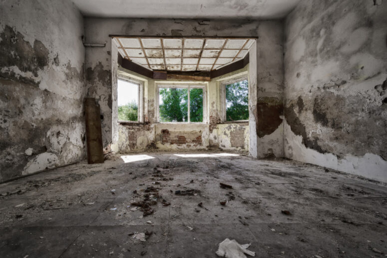 ToF Fotobehang industrieel lege vernielde kamer in verlaten gebouw