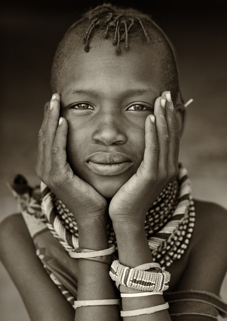 ToF Fotobehang cultuur jong Turkana-meisje met traditionele hoofdtooi