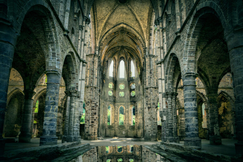 ToF Fotobehang oude verlaten kerk