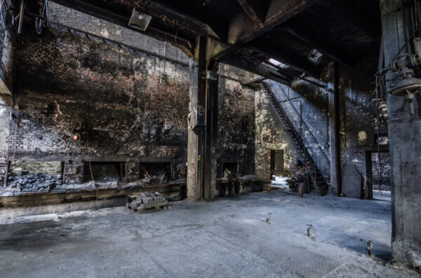 ToF Fotobehang industrieel groot verlaten gebouw van fabrieksgieterij