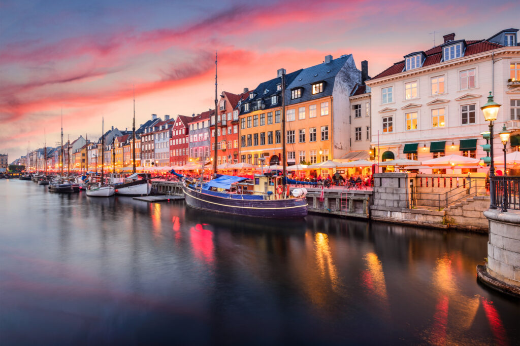 ToF Behang stad haven met gekleurde huisjes in Kopenhagen