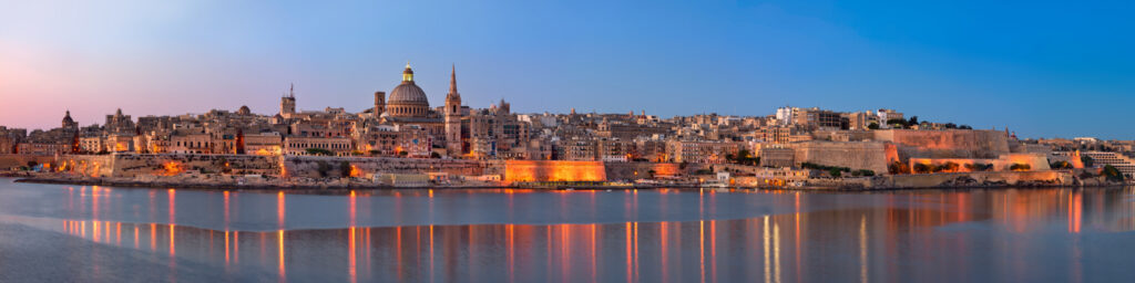 ToF Fotobehang stad museum verlicht in Malta