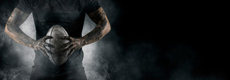 ToF Fotobehang rugbyspeler met donkere achtergrond