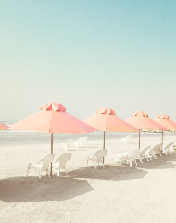 ToF Behang strand met roze parasollen