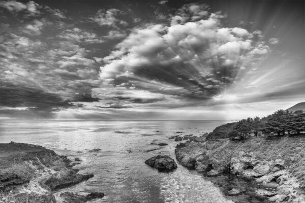 ToF Fotobehang zwart-wit kustlijn met zonsondergang