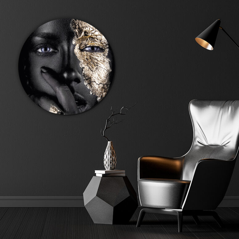 ToF Behangcirkel zwarte vrouw met gouden gezicht