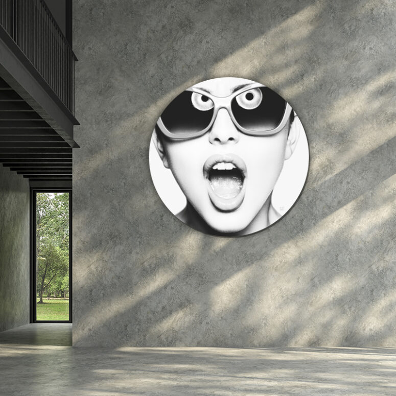 ToF Behangcirkel vrouw schreeuwt het uit zwart-wit