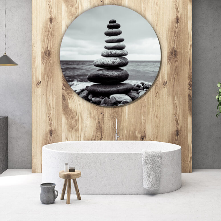 ToF Behangcirkel strand toren van stenen op strand zwart-wit