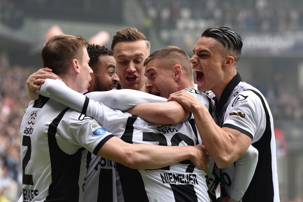 Heracles-Ado Den Haag juichende spelers