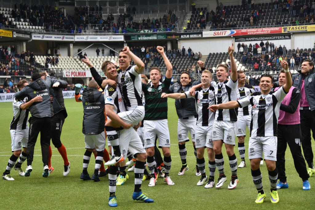 Heracles-FC Groningen juichende spelers