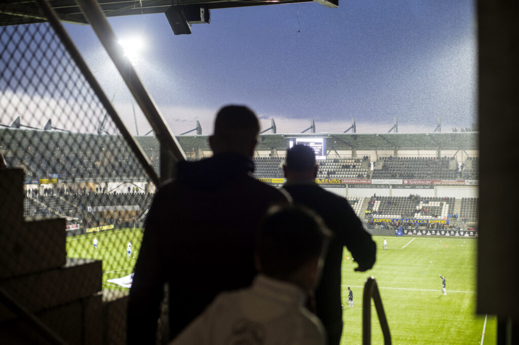 Heracles stadion vanuit een trap