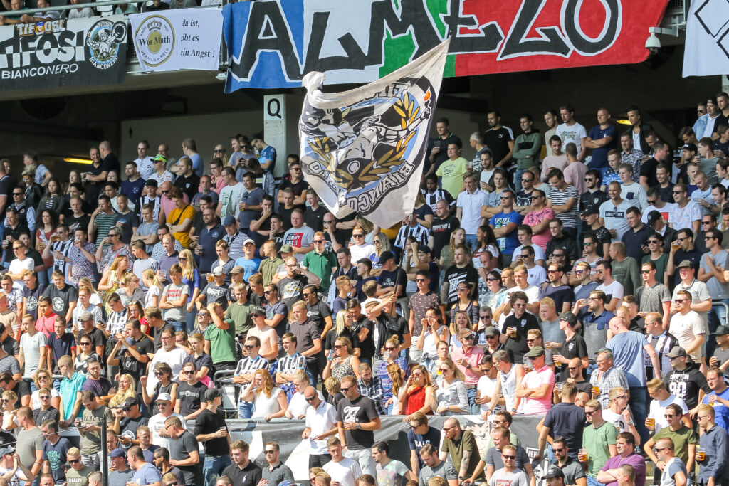 Tribune tijdens Heracles-AZ