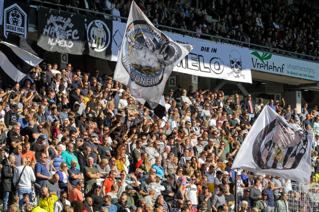 Tribune tijdens Heracles-Emmen