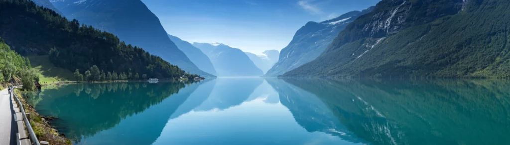 ToF Behang landschap van Lovatnet lake, Noorwegen
